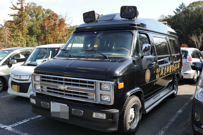 Illustration for article titled A Collection of Right-Wing Japanese Propaganda Buses